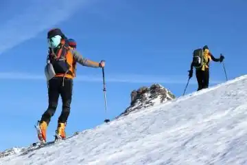 skiing in Manali